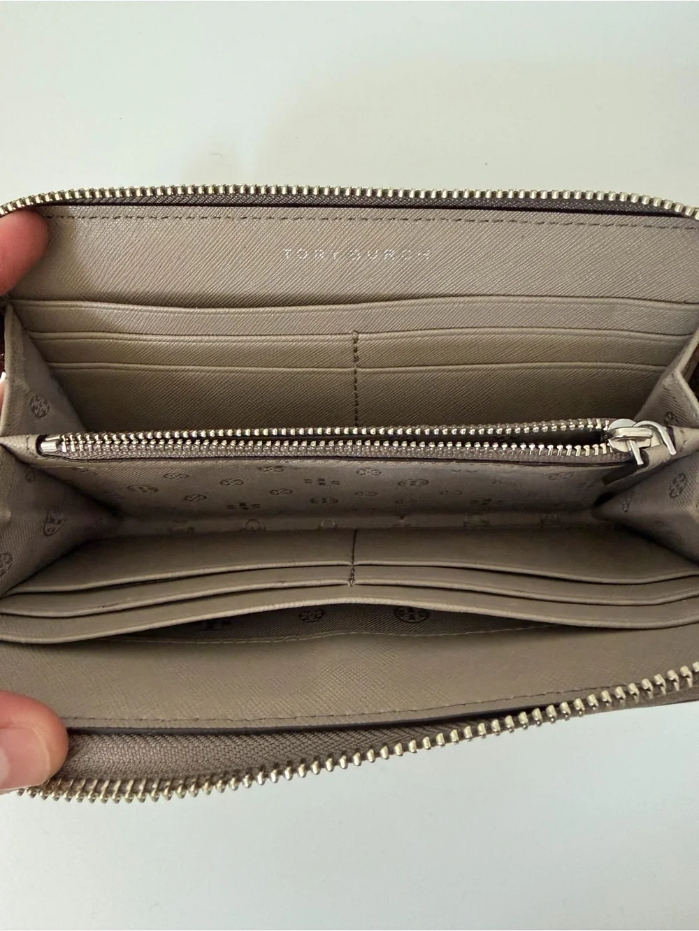 Tory Burch Robinson Zip Continental Wallet in French Gray